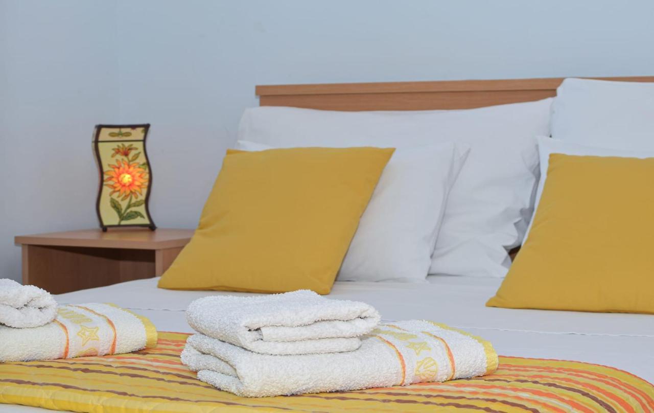 Apartments Santo Trogir - Okrug Gornji Exterior foto