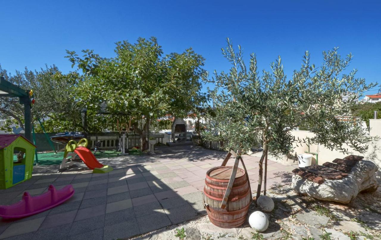 Apartments Santo Trogir - Okrug Gornji Exterior foto