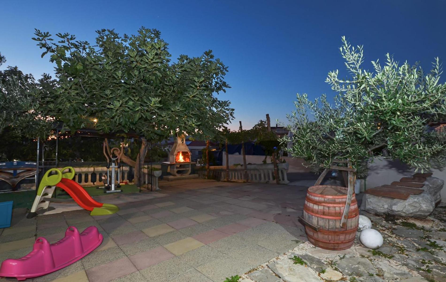 Apartments Santo Trogir - Okrug Gornji Exterior foto